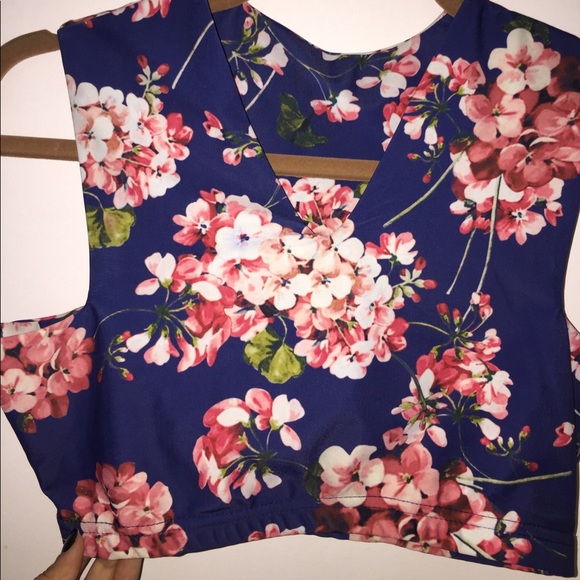 Floral cropped bralettish top - Picture 2 of 3